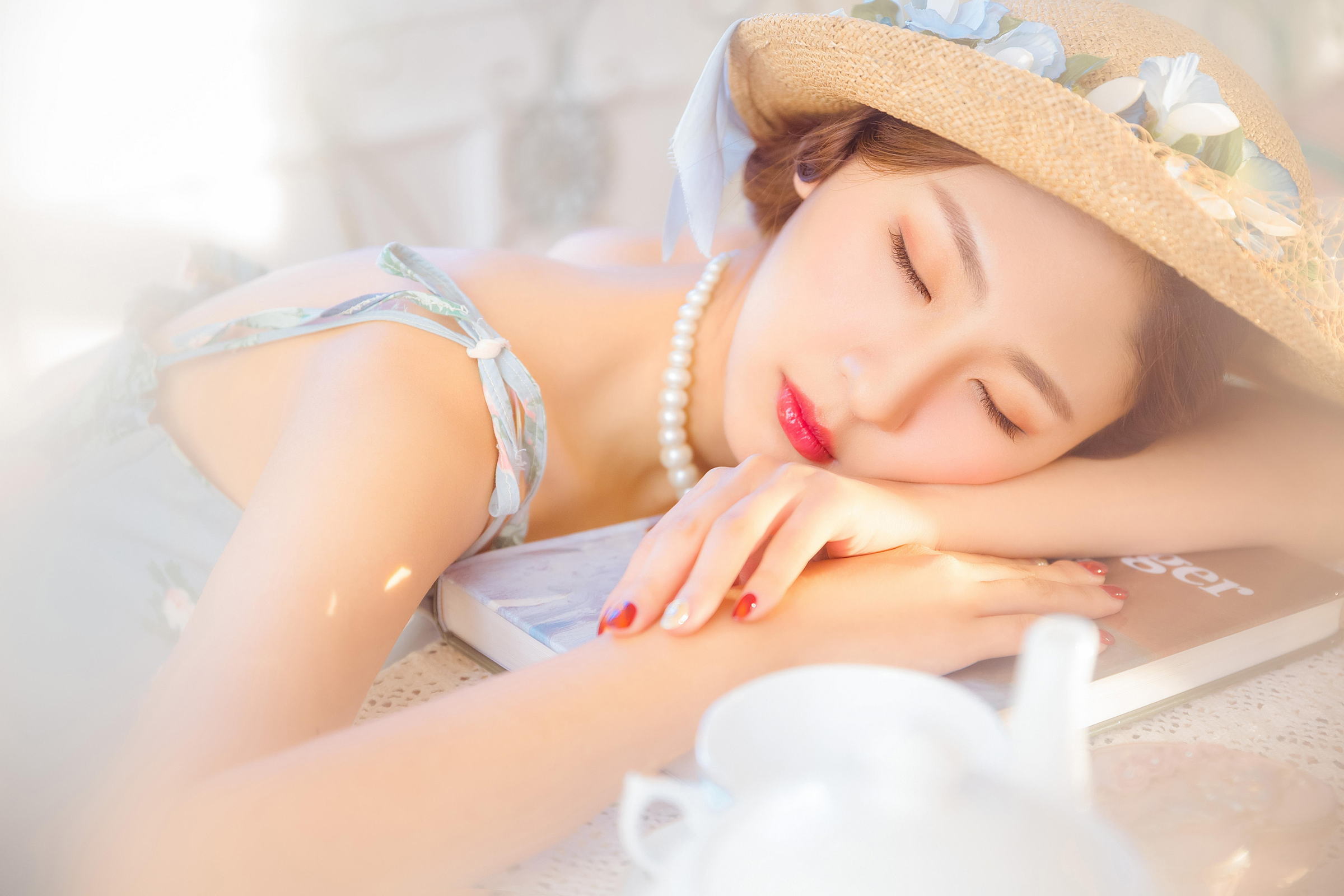 [YALAYI雅拉伊]2023.04.07 花样青春 现代名媛灰色吊带连衣裙清纯写真集第5张