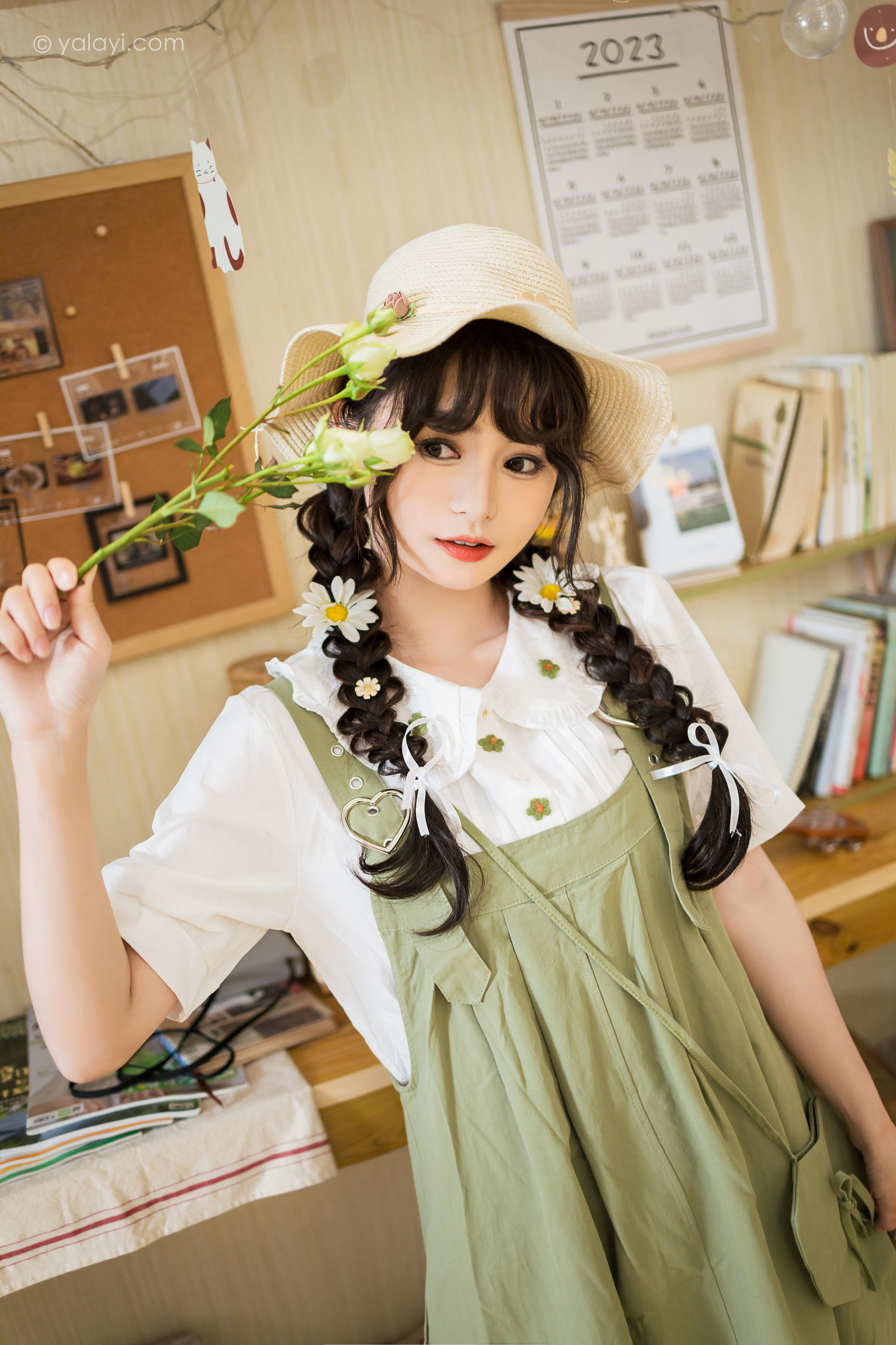 [YALAYI雅拉伊]2023.05.15 世间的温柔 小亭 白色小衬衫加背带加衣裙复古清纯写真集第2张