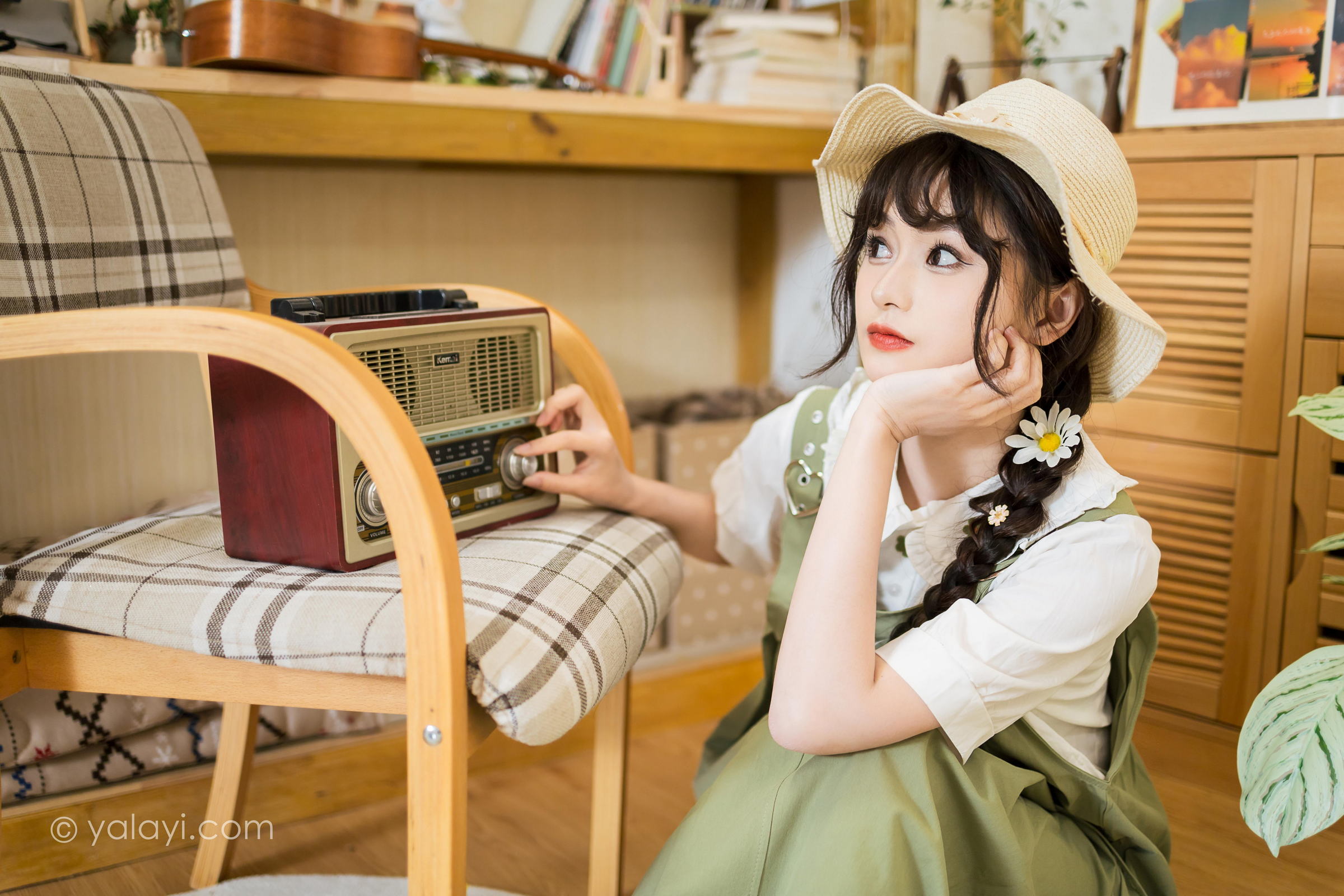 [YALAYI雅拉伊]2023.05.15 世间的温柔 小亭 白色小衬衫加背带加衣裙复古清纯写真集第10张