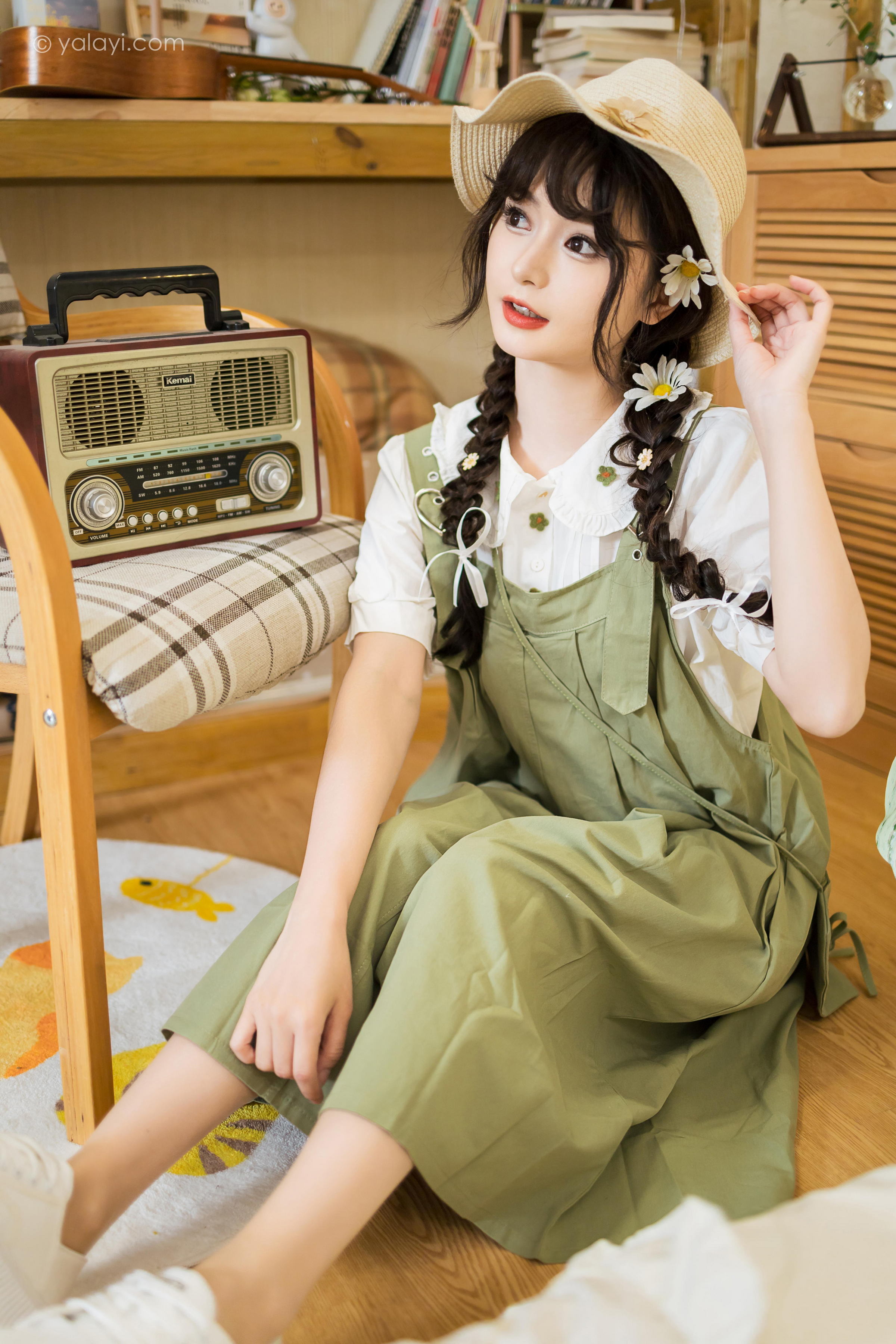 [YALAYI雅拉伊]2023.05.15 世间的温柔 小亭 白色小衬衫加背带加衣裙复古清纯写真集第11张