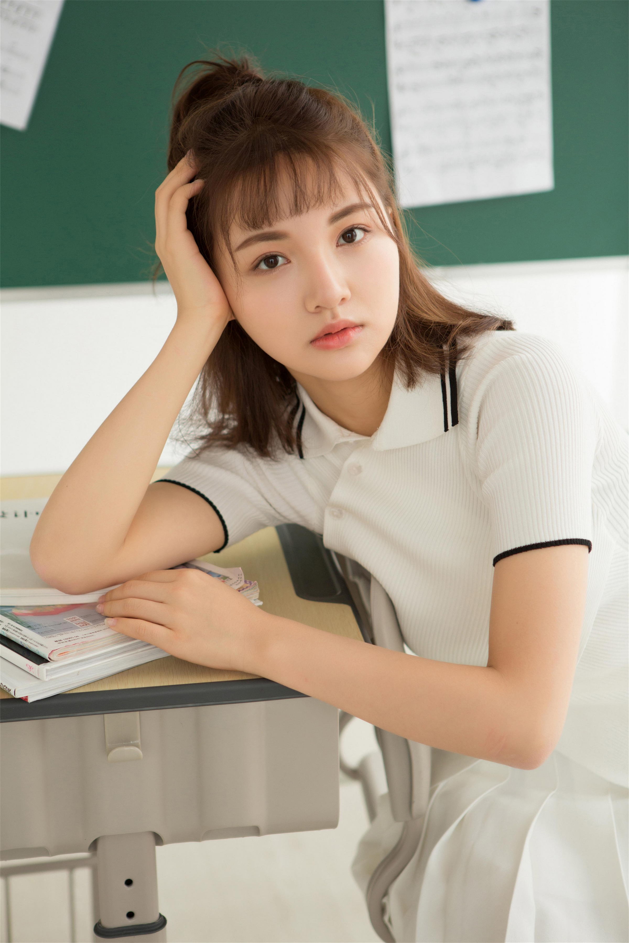 [YALAYI雅拉伊]2023.05.26 希望快乐 排球少女 白色短袖加短裙清纯可爱私房写真集第4张