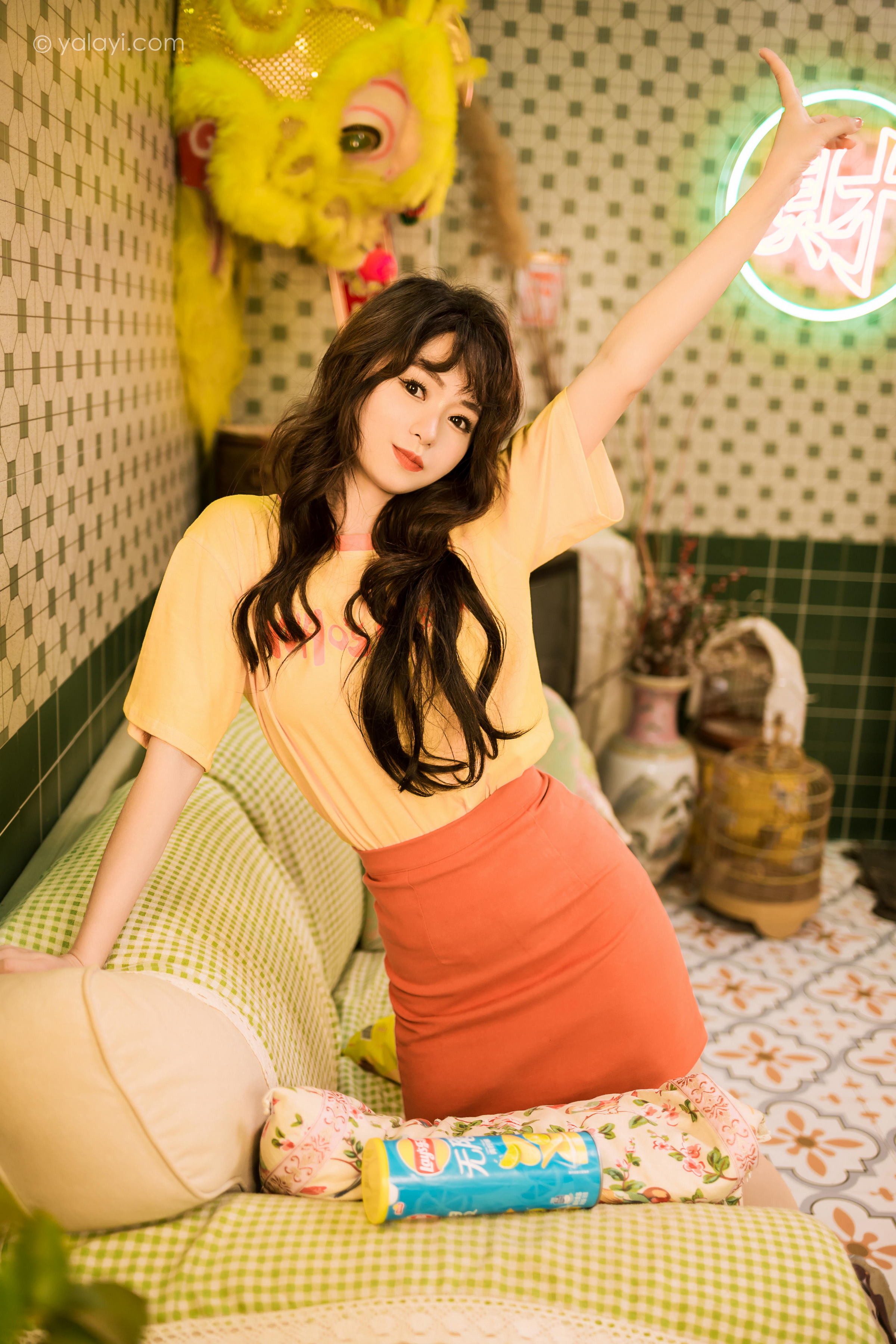 [YALAYI雅拉伊]2023.06.05 曾经的深爱 小亭 黄色短袖加红色短裙清纯私房写真集第8张