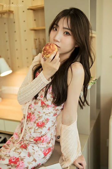 [YALAYI雅拉伊]NO.800 下午茶 小乔 白色镂空外套与粉色吊带连衣裙居家写真集