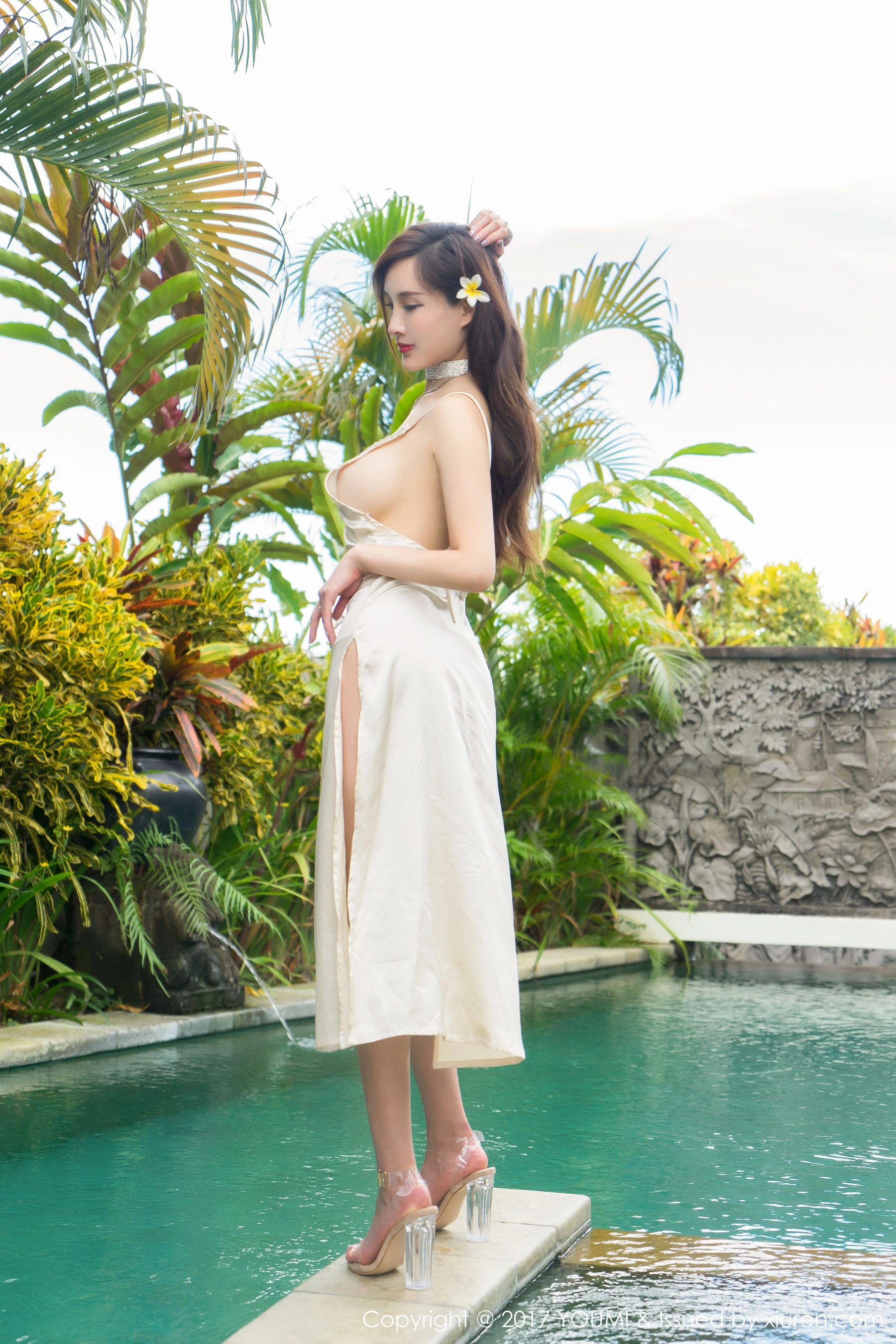  土肥圆矮挫穷《高叉礼服与泡泡浴系列》 尤蜜荟YouMi Vol.049第1张