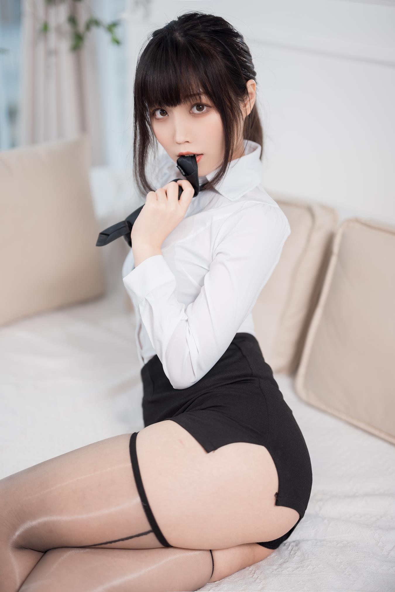 Cosplay汪知子 OL黑丝 [25P]第1张