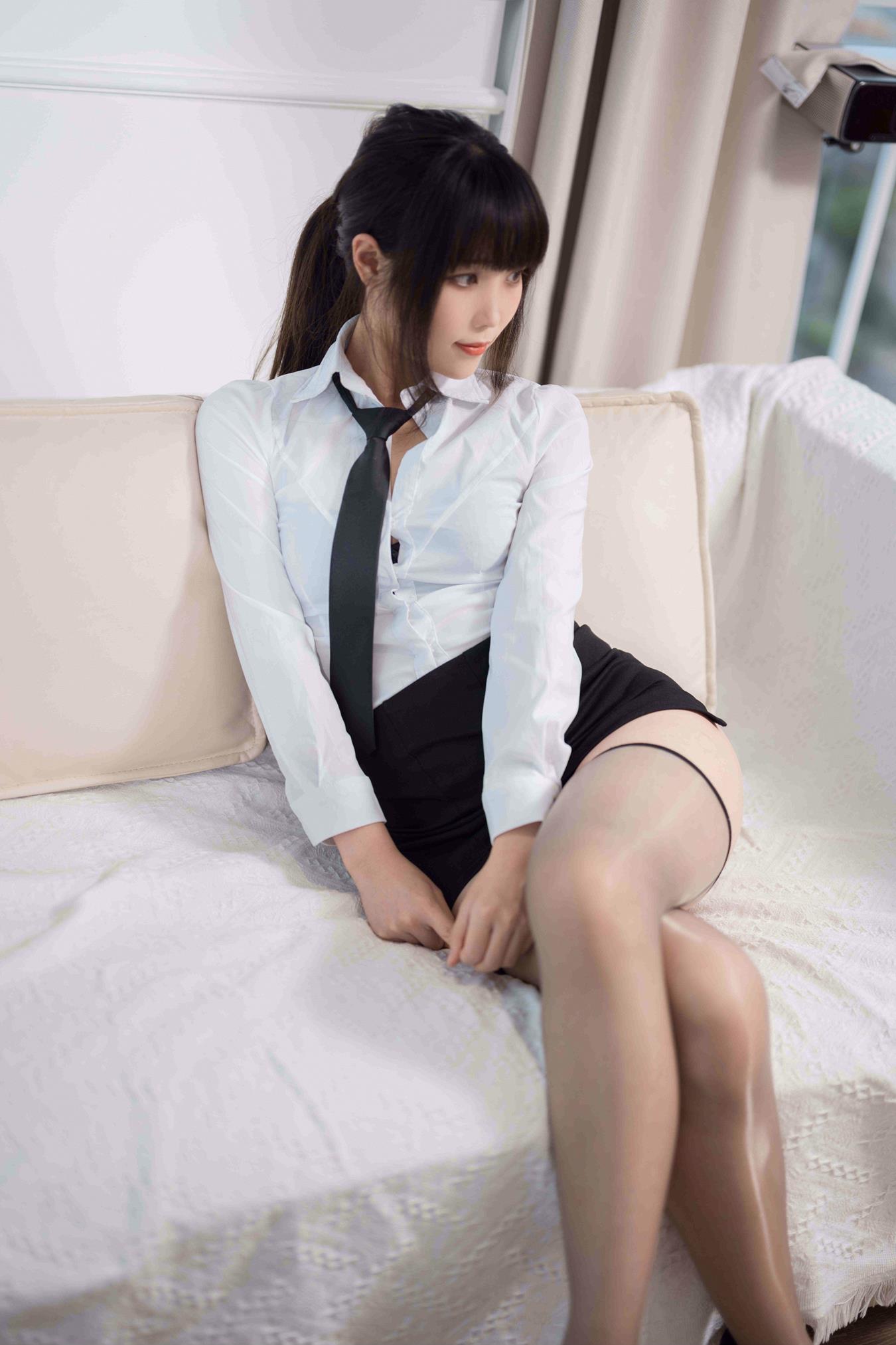 Cosplay汪知子 OL黑丝 [25P]第5张