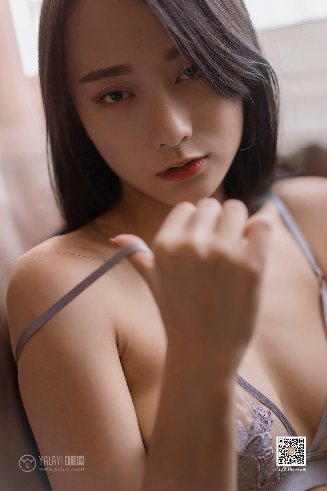 [YALAYI雅拉伊] 2019.08.18 Vol.373 何嘉颖 在现浏览第1张