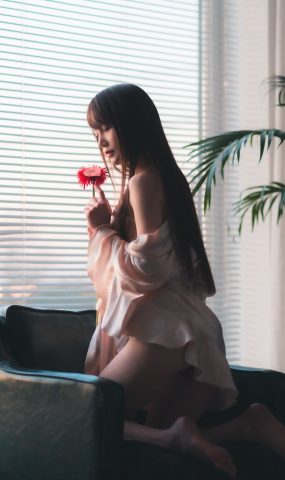 星野咪兔 &#8211; 花吃了那女孩[20P]