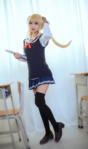 微博红人Coser@鬼畜摇 校服 在现浏览